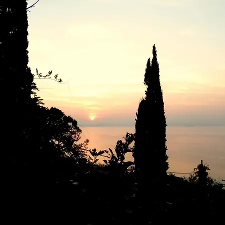 Albisano Sleeps 8 Pool Air Con Wifi Villa
