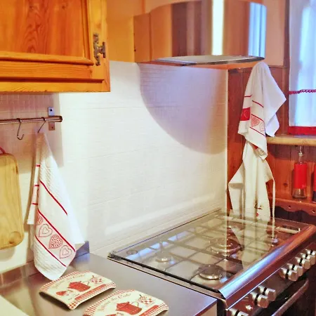 Albisano Sleeps 8 Pool Air Con Wifi Villa *