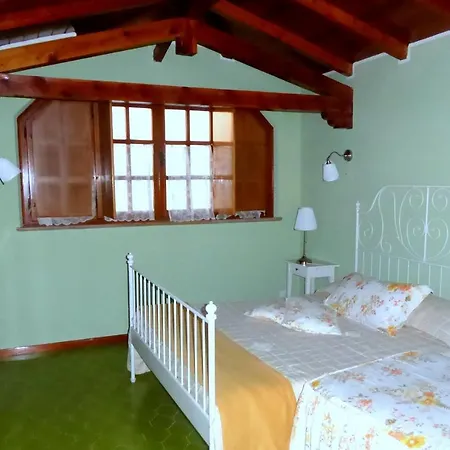 Albisano Sleeps 8 Pool Air Con Wifi Villa *